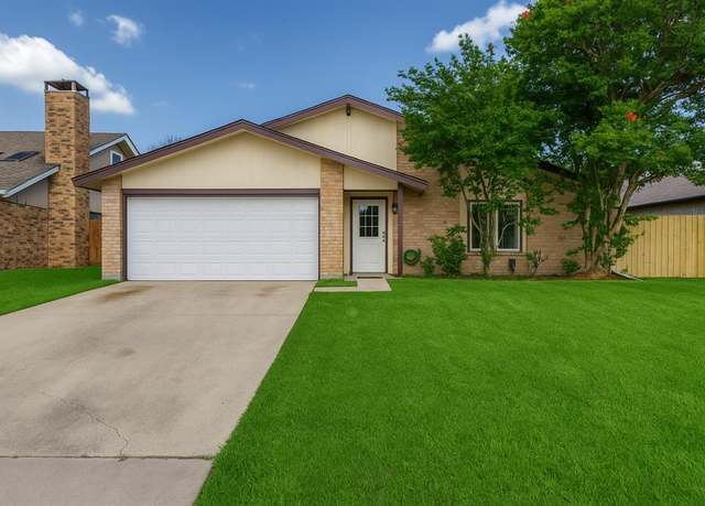 Property at 2218 Colonial Pl, Carrollton, TX 75007, 3 beds, 2 baths