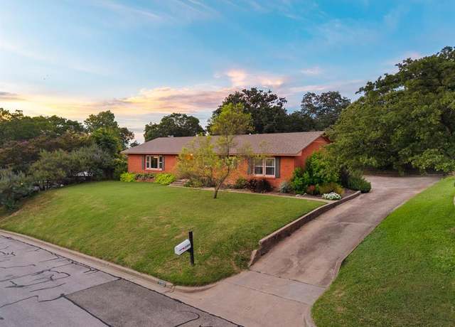 Property at 2309 Skyline Dr, Waco, TX 76710, 3 beds, 2 baths