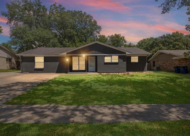 Property at 2410 Linda Dr, Ennis, TX 75119, 4 beds, 2 baths