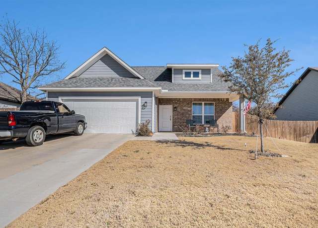 Property at 608 Porcupine Dr, Springtown, TX 76082, 4 beds, 2.5 baths