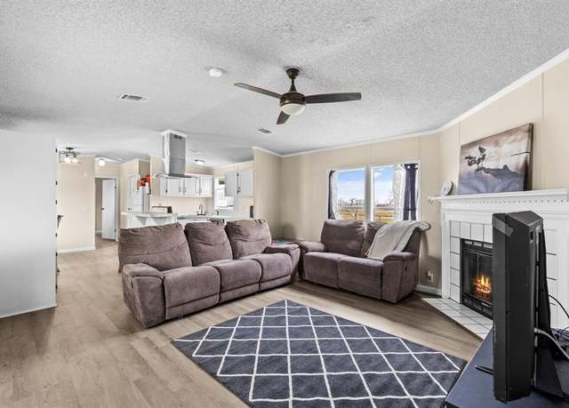 Property at 375 Pilgrim Ln, Mineral Wells, TX 76067, 3 beds, 2 baths