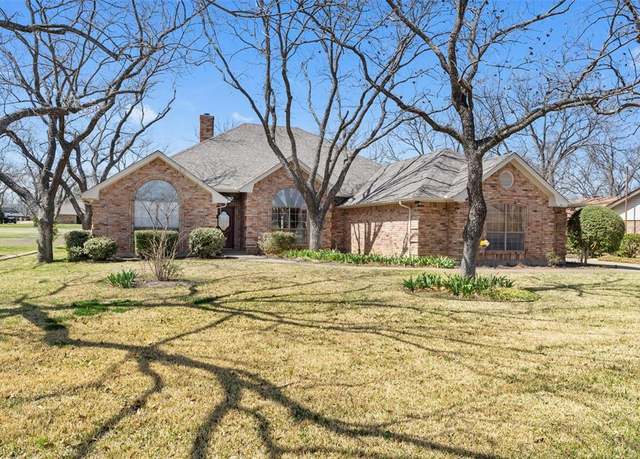 Property at 8908 Woodlawn Dr, Granbury, TX 76049, 3 beds, 2.5 baths