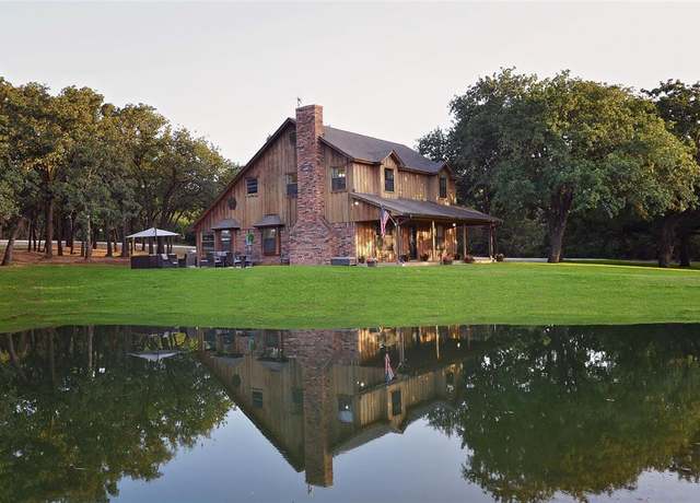 Property at 701 Elmhill Blvd, Burleson, TX 76028, 3 beds, 2.5 baths