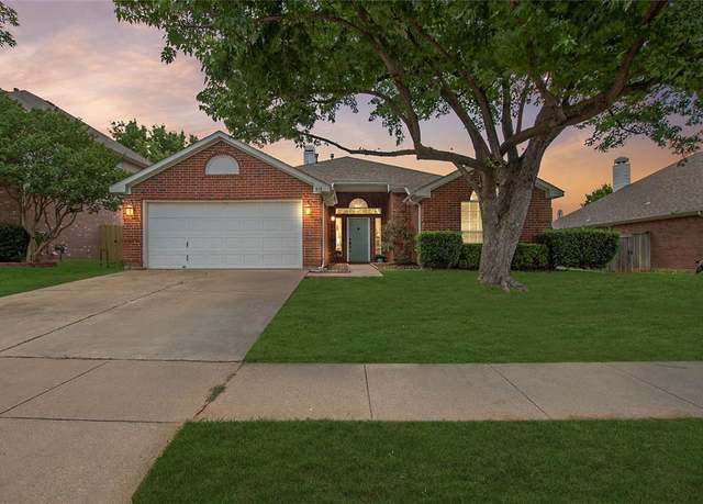 Property at 315 Fairhaven Ct, Arlington, TX 76018, 3 beds, 2 baths