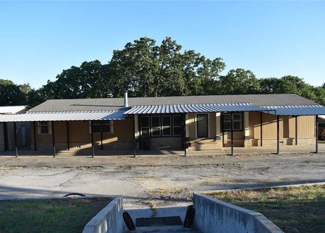 Property at 1341 Hildreth Pool Rd, Bowie, TX 76230, 4 beds, 3 baths