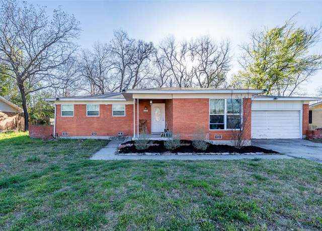 Property at 2020 Crestridge St, Stephenville, TX 76401, 3 beds, 2 baths