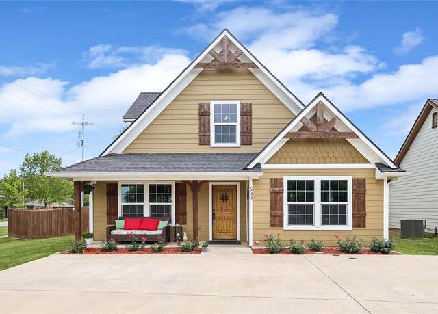 Property at 500 W Willow St, Sanger, TX 76266, 3 beds, 2.5 baths