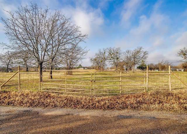 Property at 900 S Briaroaks Rd, Cleburne, TX 76031