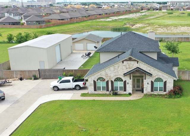 Property at 749 Ranch Rd, Fort Worth, TX 76131, 4 beds, 2.5 baths