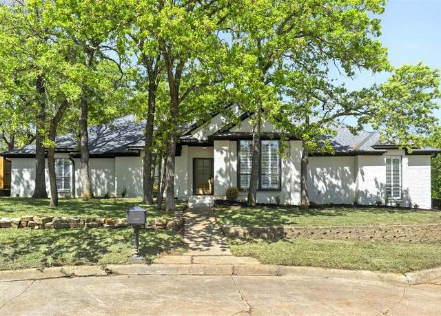 Property at 3 Glendale Ct, Trophy Club, TX 76262, 4 beds, 3 baths