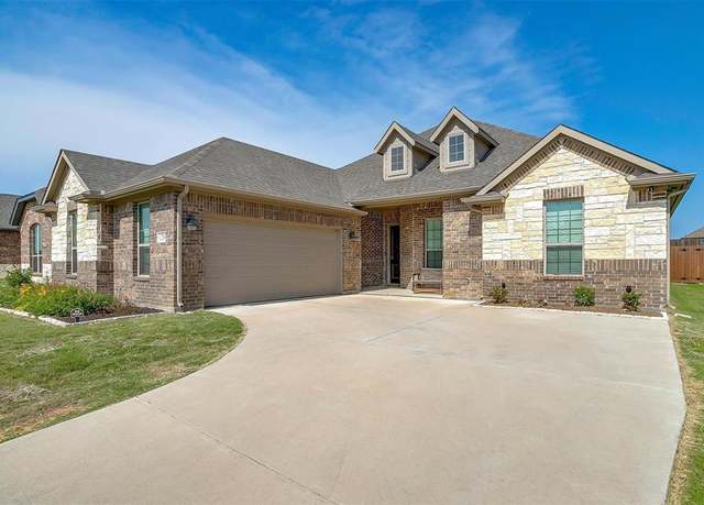 Property at 128 Colonial Dr, Joshua, TX 76058, 5 beds, 2.5 baths