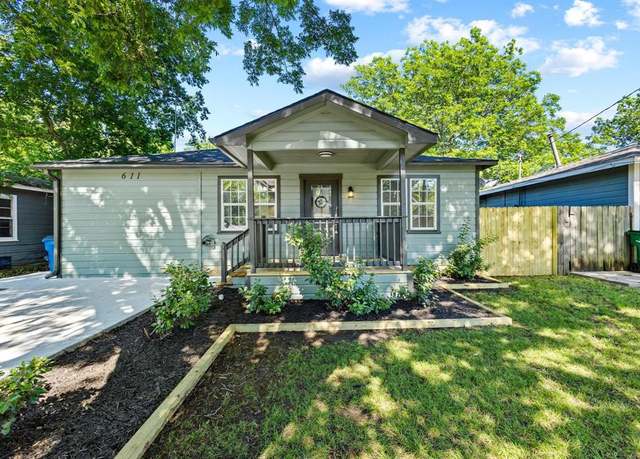Property at 611 S Magnolia St, Pottsboro, TX 75076, 4 beds, 2 baths
