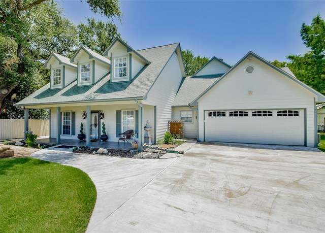 Property at 213 Granada Calle St, Granbury, TX 76049, 3 beds, 2.5 baths