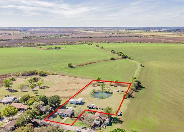 Property at 1102 S 1st Ave, Grandview, TX 76050, 4 beds, 2.5 baths