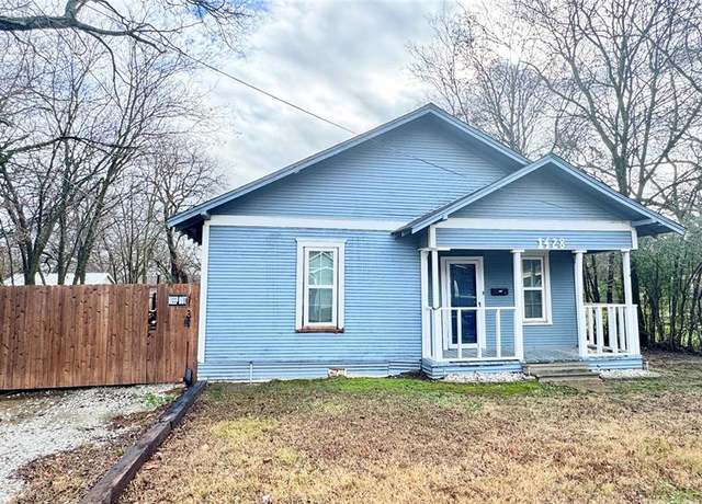 Property at 1428 E Garnett St, Gainesville, TX 76240, 2 beds, 1 bath