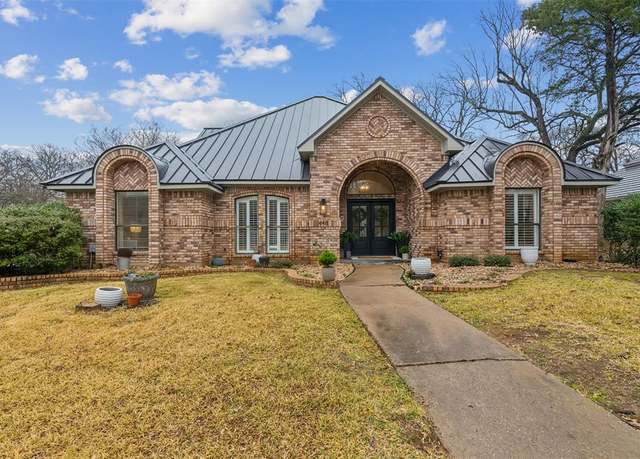Property at 4901 Wareham Dr, Arlington, TX 76017, 4 beds, 2.5 baths