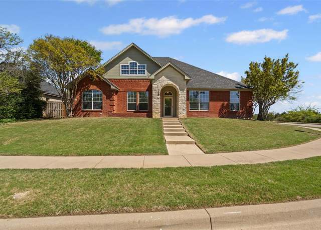 Property at 729 Ridgeway Blvd, Weatherford, TX 76086, 4 beds, 2.5 baths