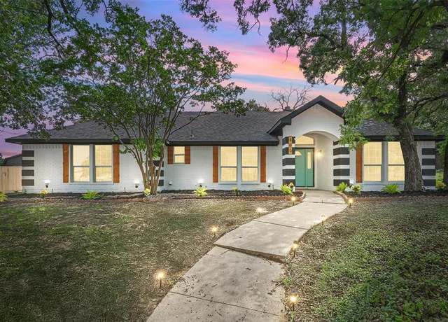 Property at 400 Baldwin Dr, Joshua, TX 76058, 3 beds, 2 baths