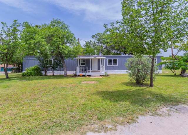 Property at 2657 Edgecliff Ct, Granbury, TX 76048, 2 beds, 2 baths