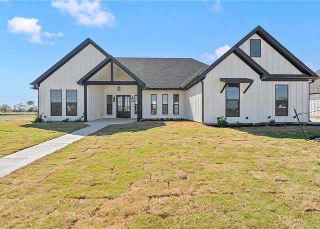 Property at 141 Water View Ln, Robinson, TX 76706, 4 beds, 3 baths