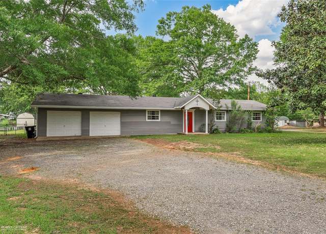 Property at 524 W Mckinley Ave, Haughton, LA 71037, 4 beds, 2 baths