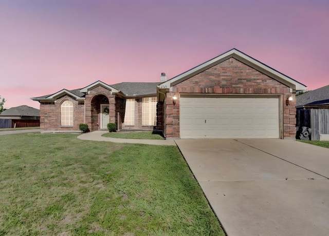 Property at 1313 Embercrest Dr, Midlothian, TX 76065, 3 beds, 2 baths