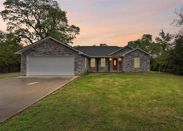 Property at 404 Bishop St, Commerce, TX 75428, 3 beds, 2 baths