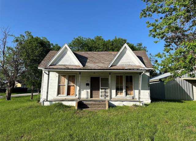 Property at 709 W Navasota St, Groesbeck, TX 76642, 2 beds, 1.5 baths