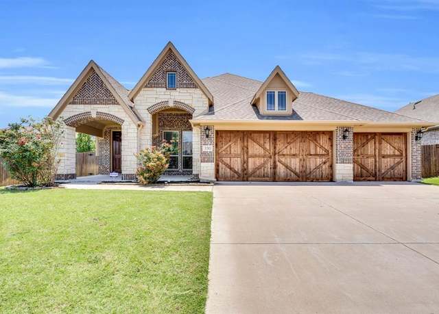 Property at 350 Windsor St, Waxahachie, TX 75165, 4 beds, 3 baths