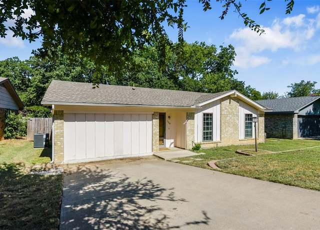 Property at 1108 Autumn Oak Dr, Denton, TX 76209, 3 beds, 2 baths
