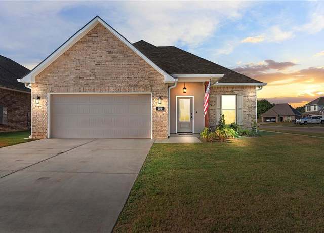 Property at 350 Hendry Dr, Bossier City, LA 71111, 3 beds, 2 baths