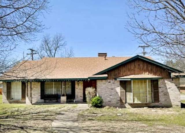 Property at 6400 Buena Vista Dr, Greenville, TX 75402, 3 beds, 2 baths