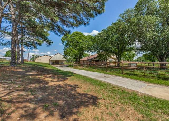 Property at 13220 Briar Rd, Azle, TX 76020, 2 beds, 2.5 baths