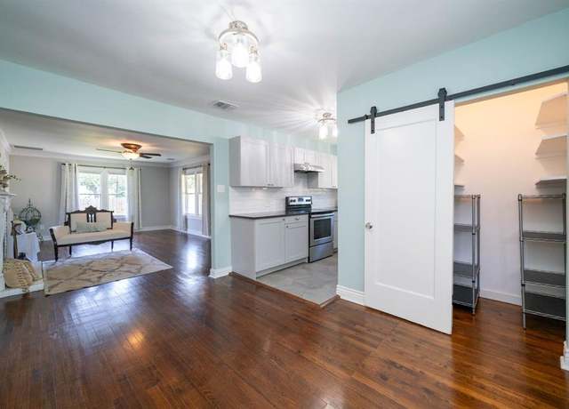 Property at 405 Houston St, Sulphur Springs, TX 75482, 2 beds, 2 baths