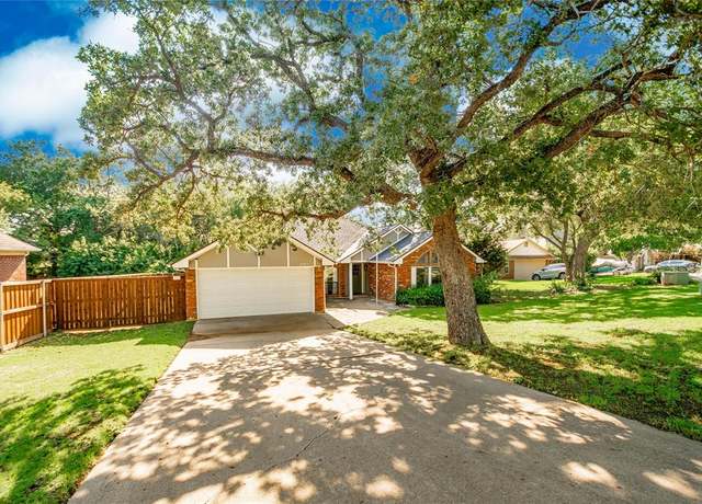 Property at 4985 Wolf Creek Trl, Flower Mound, TX 75028, 4 beds, 2.5 baths