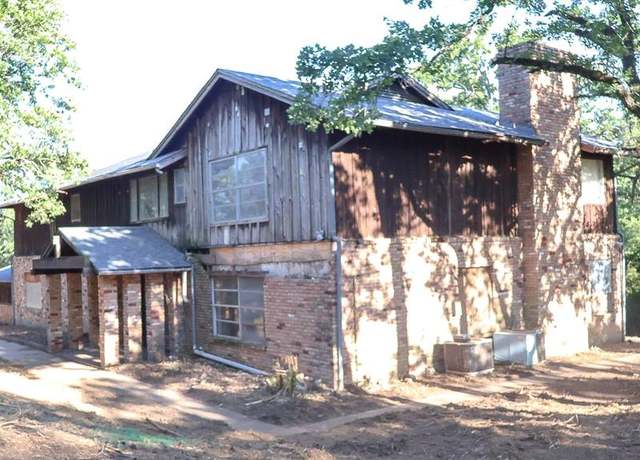 Property at 8028 Meadowbrook Dr, Fort Worth, TX 76120, 5 beds, 3.5 baths