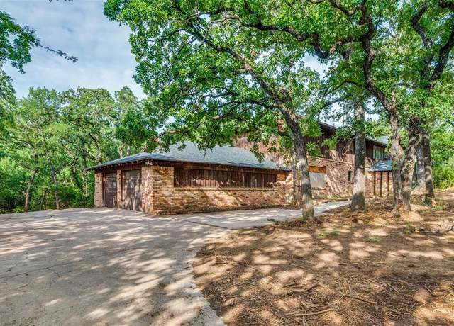 Property at 8028 Meadowbrook Dr, Fort Worth, TX 76120, 5 beds, 3.5 baths