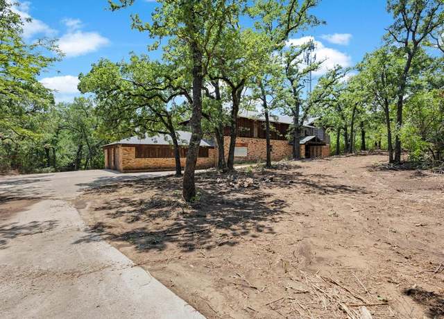Property at 8028 Meadowbrook Dr, Fort Worth, TX 76120, 5 beds, 3.5 baths