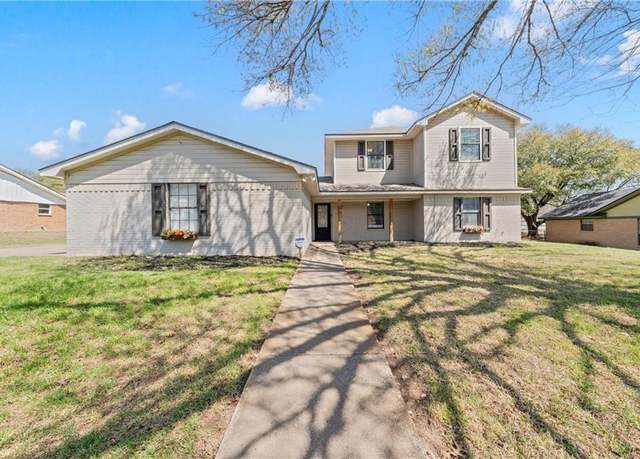 Property at 216 Hillside Dr, Hewitt, TX 76643, 5 beds, 3 baths