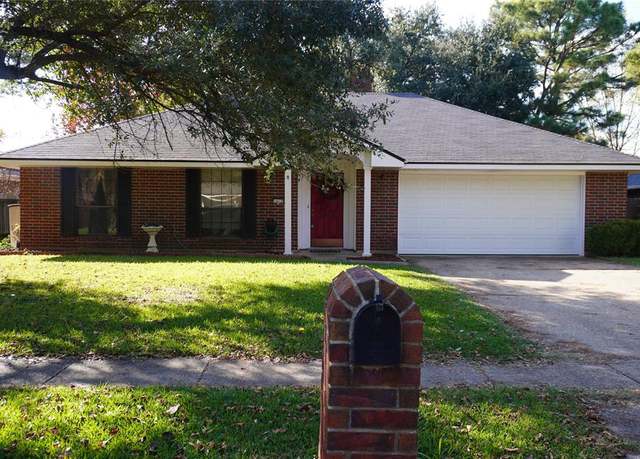 Property at 1612 Gentilly Dr, Shreveport, LA 71105, 4 beds, 2 baths