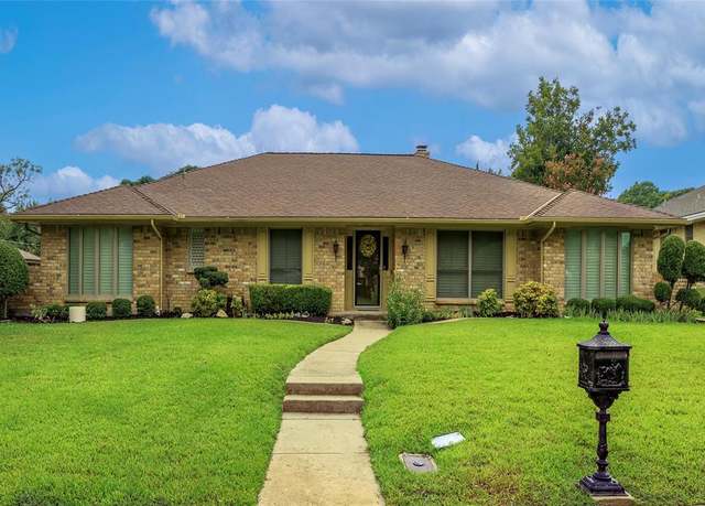 Property at 6804 Santiago Ave, Fort Worth, TX 76133, 4 beds, 2.5 baths