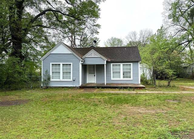 Property at 308 E 14th St, Mount Pleasant, TX 75455, 4 beds, 2 baths