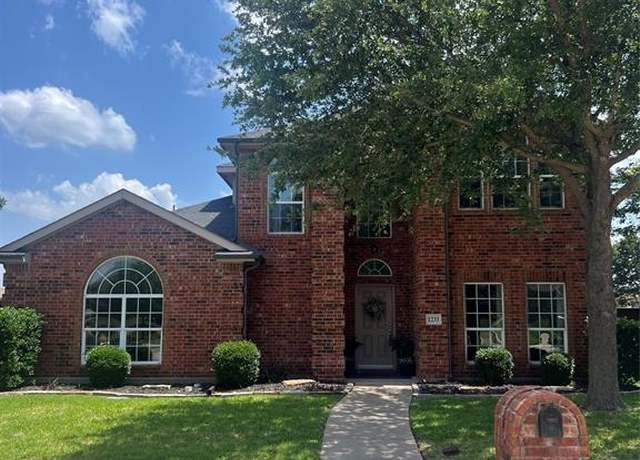 Property at 1233 Blue Brook Dr, Rockwall, TX 75087, 4 beds, 2.5 baths