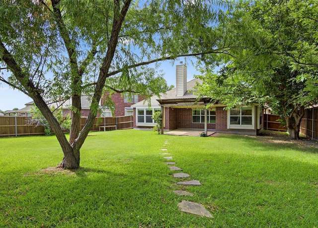 Property at 5724 Brookside Dr, Denton, TX 76226, 3 beds, 2 baths