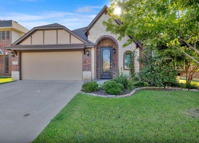Property at 108 Gateway Dr, Alvarado, TX 76009, 4 beds, 3 baths