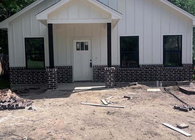 Property at 703 E Willingham St, Cleburne, TX 76031, 3 beds, 2 baths