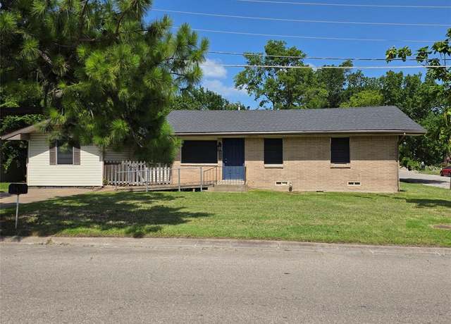 Property at 4217 King St, Greenville, TX 75401, 5 beds, 1.5 baths
