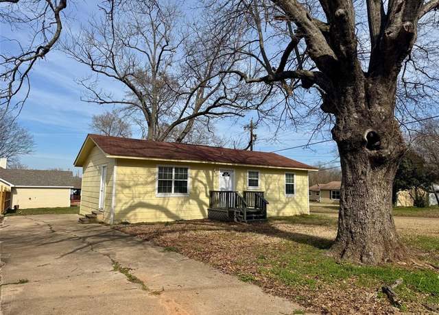 Property at 301 Fairview, Pittsburg, TX 75686, 3 beds, 1.5 baths