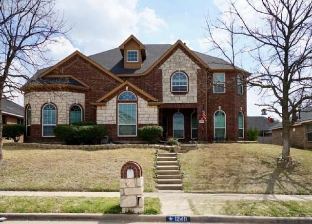 Property at 1240 Kensington Dr, Desoto, TX 75115, 5 beds, 3.5 baths