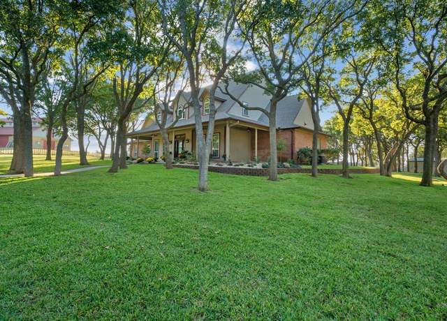 Property at 200 Leea Ln, Weatherford, TX 76087, 4 beds, 3.5 baths